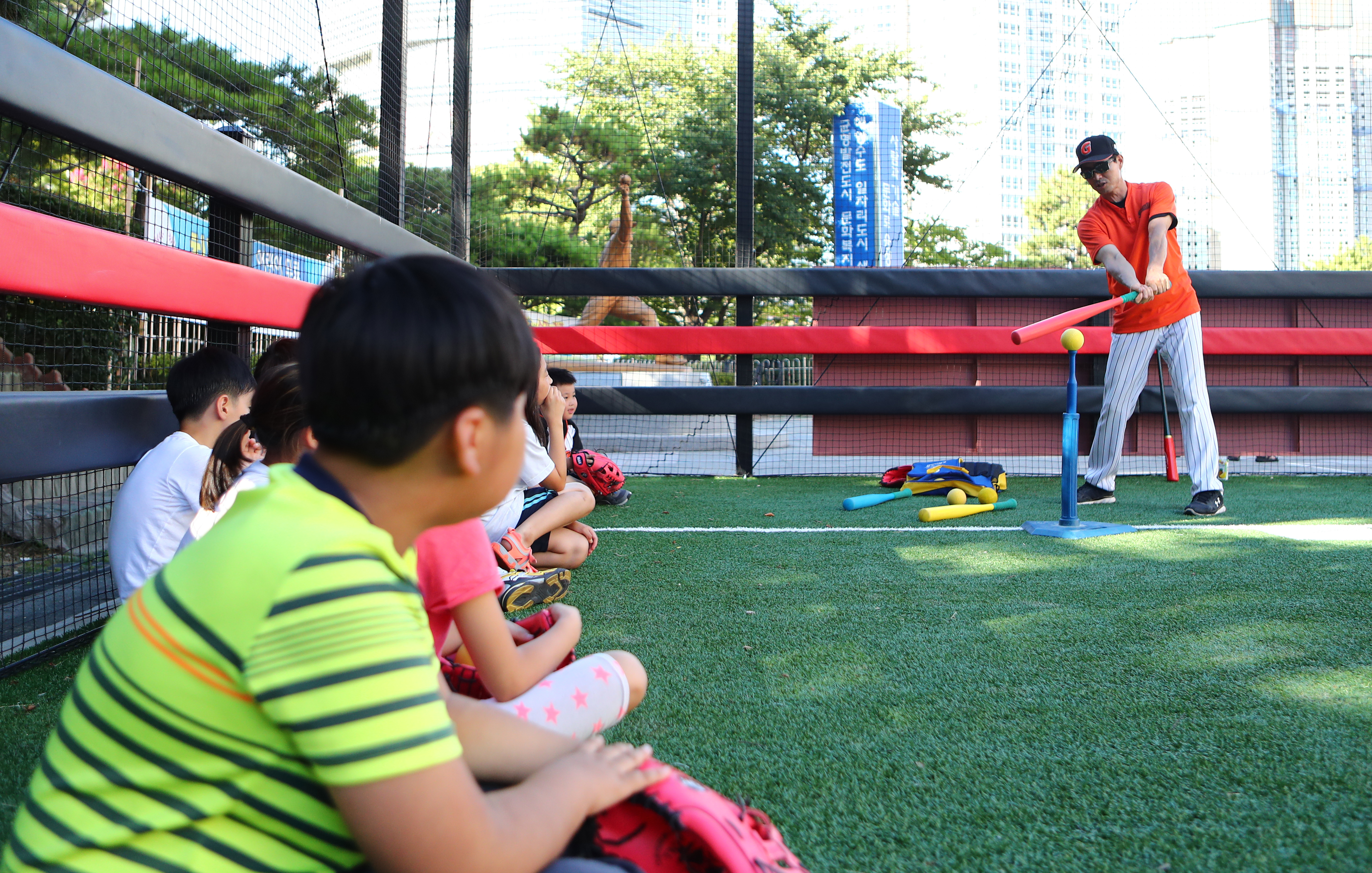 롯데, 샤롯데 봉사단 체리테이블 연계 티볼 아카데미 실시